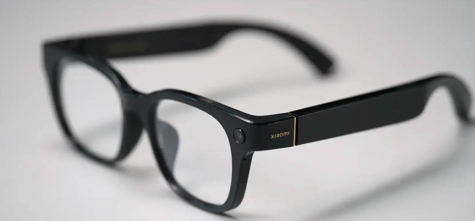 故事：雷军亲板立项三年内目标年出货量超五百万AG真人游戏平台独家｜小米首款AI眼镜背后的(图2)