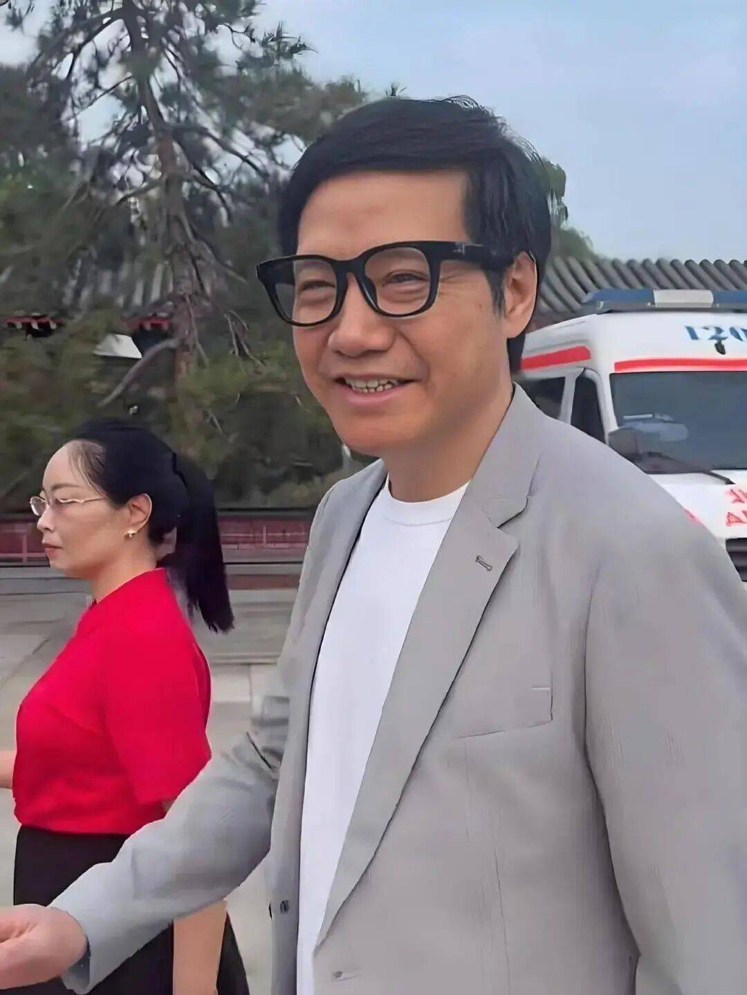 的百镜大战带火国产眼镜老板AG真人app「小米们」(图4) 的百镜大战带火国产眼镜老板AG真人app「小米们」(图4)